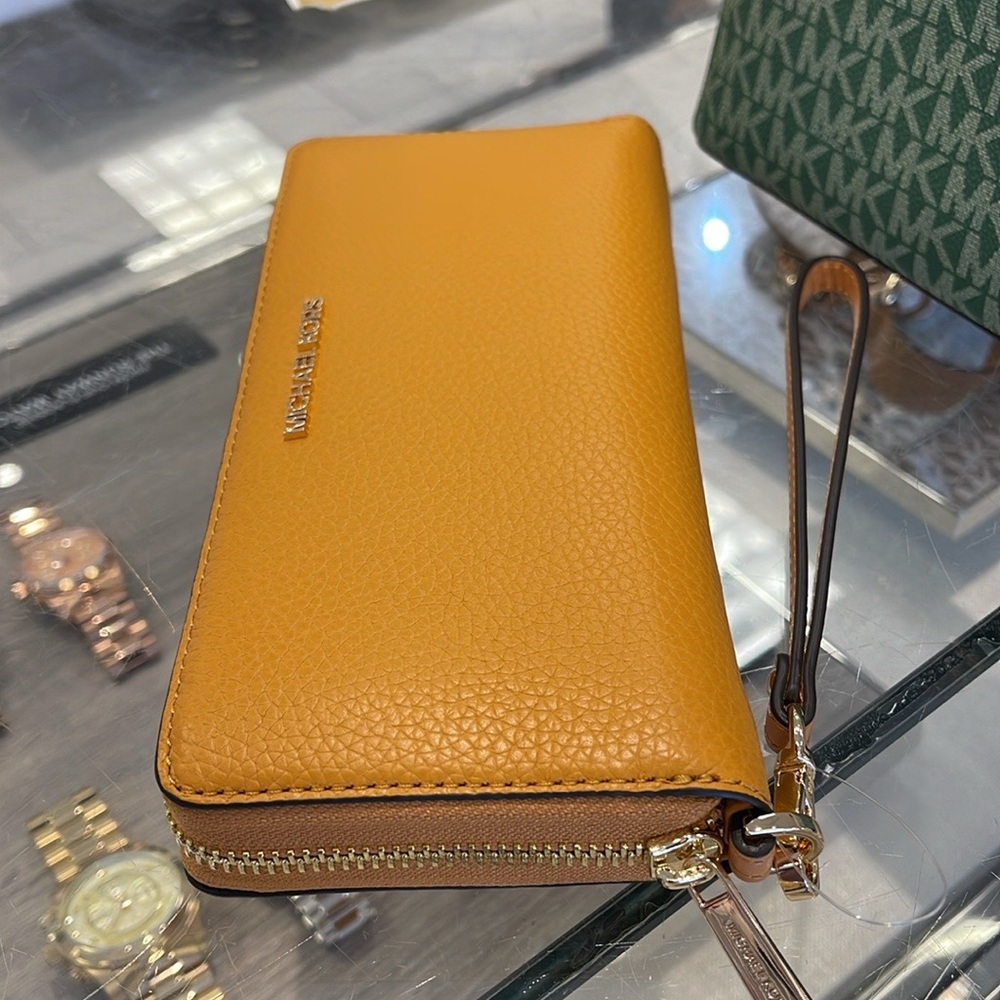 MICHAEL KORS
Leather Continental Wristlet Phone Case Wallet 
Sider
NWT
